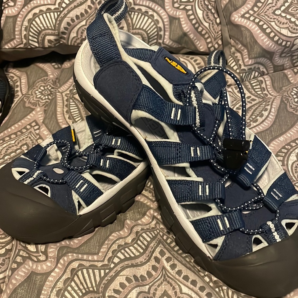 Women’s Keen sandals size 8